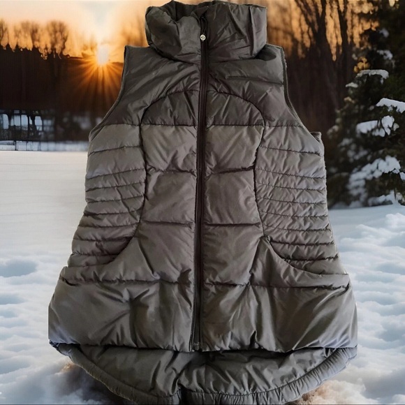 Lululemon FLUFFIN AWESOME VEST Black Puffer 800 Down Jacket vest Size 8 - Picture 1 of 2